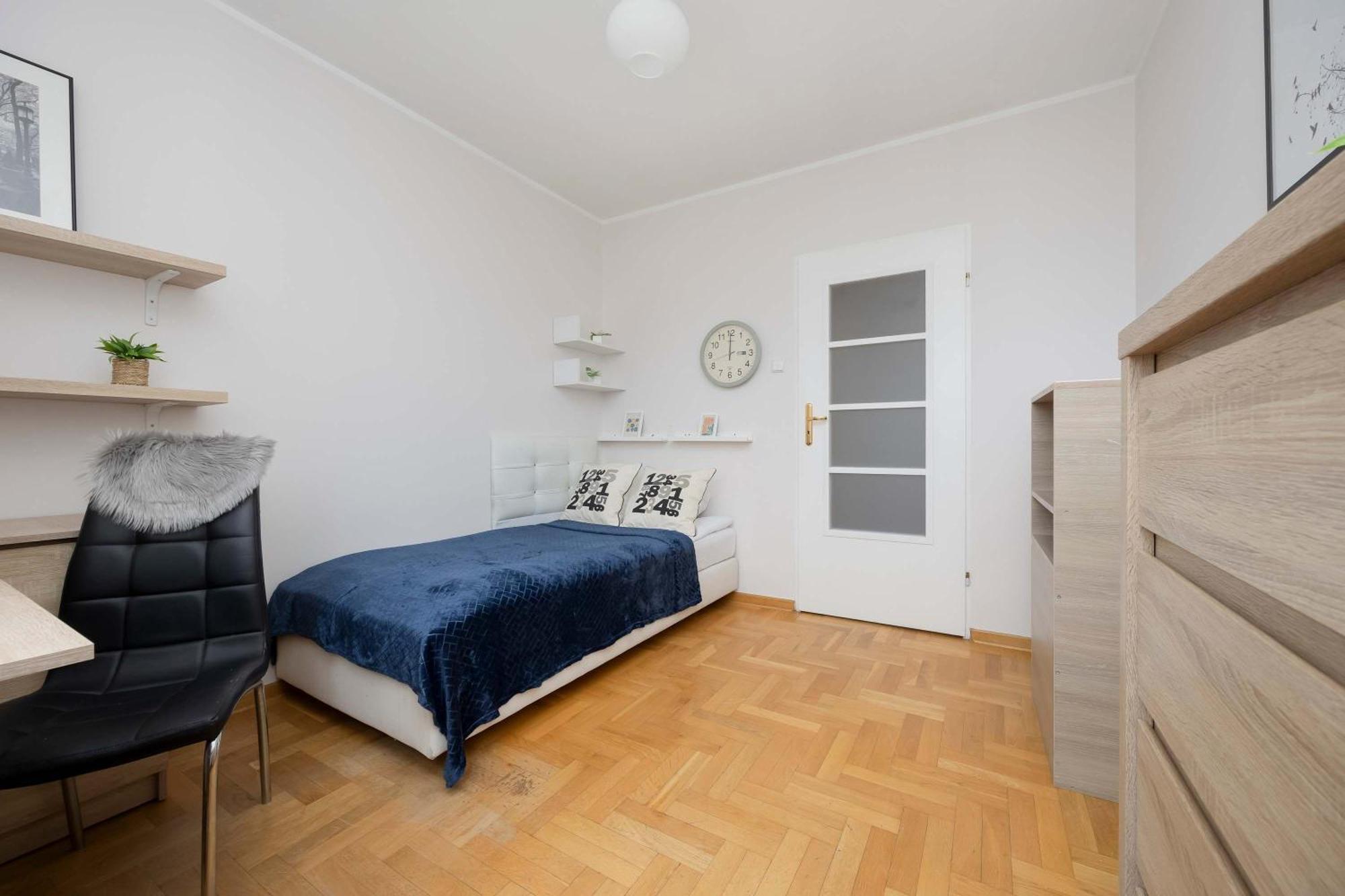 Spacious 4-bedroom By Renters Warszawa