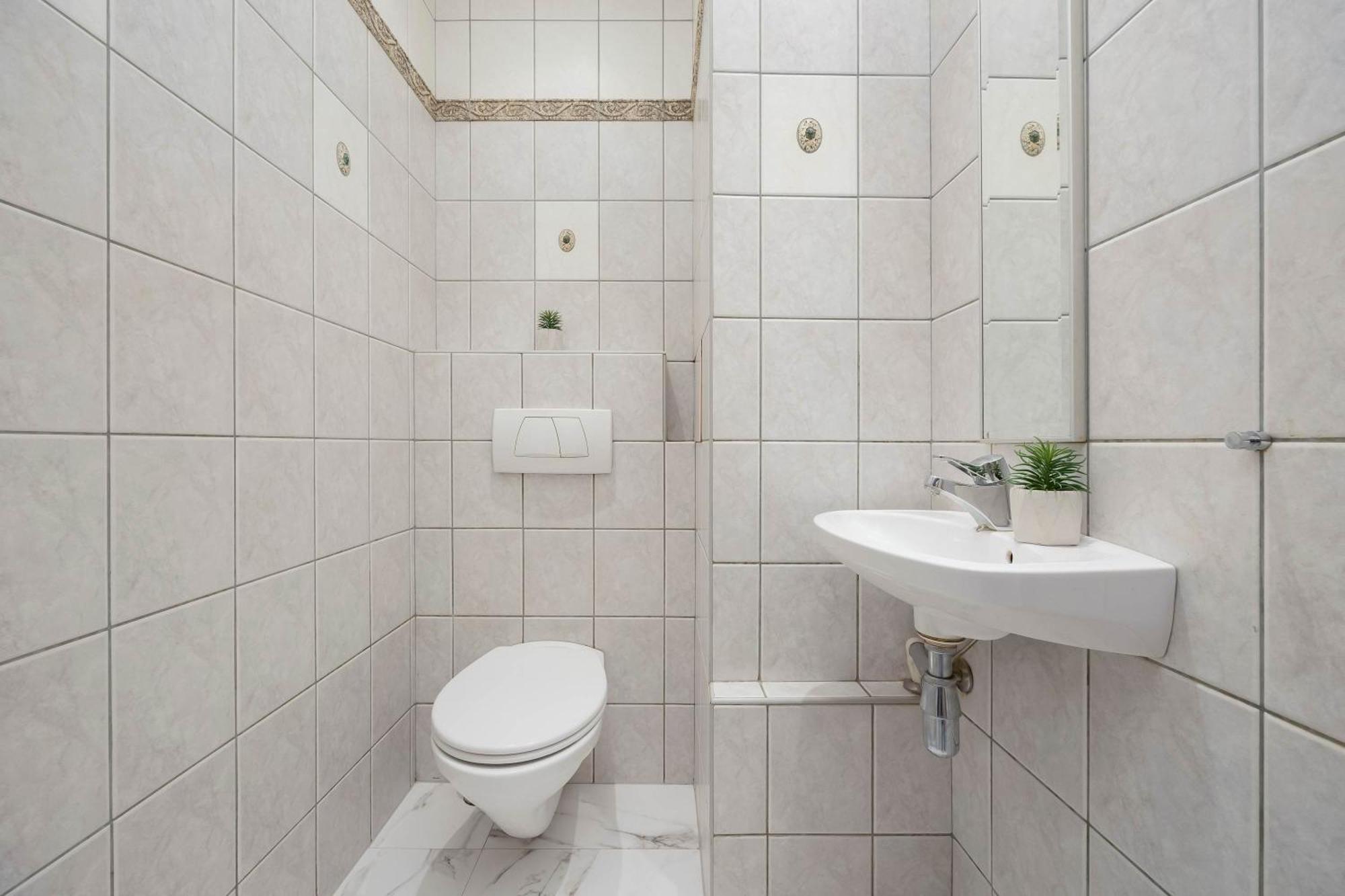 Spacious 4-bedroom By Renters * Warszawa