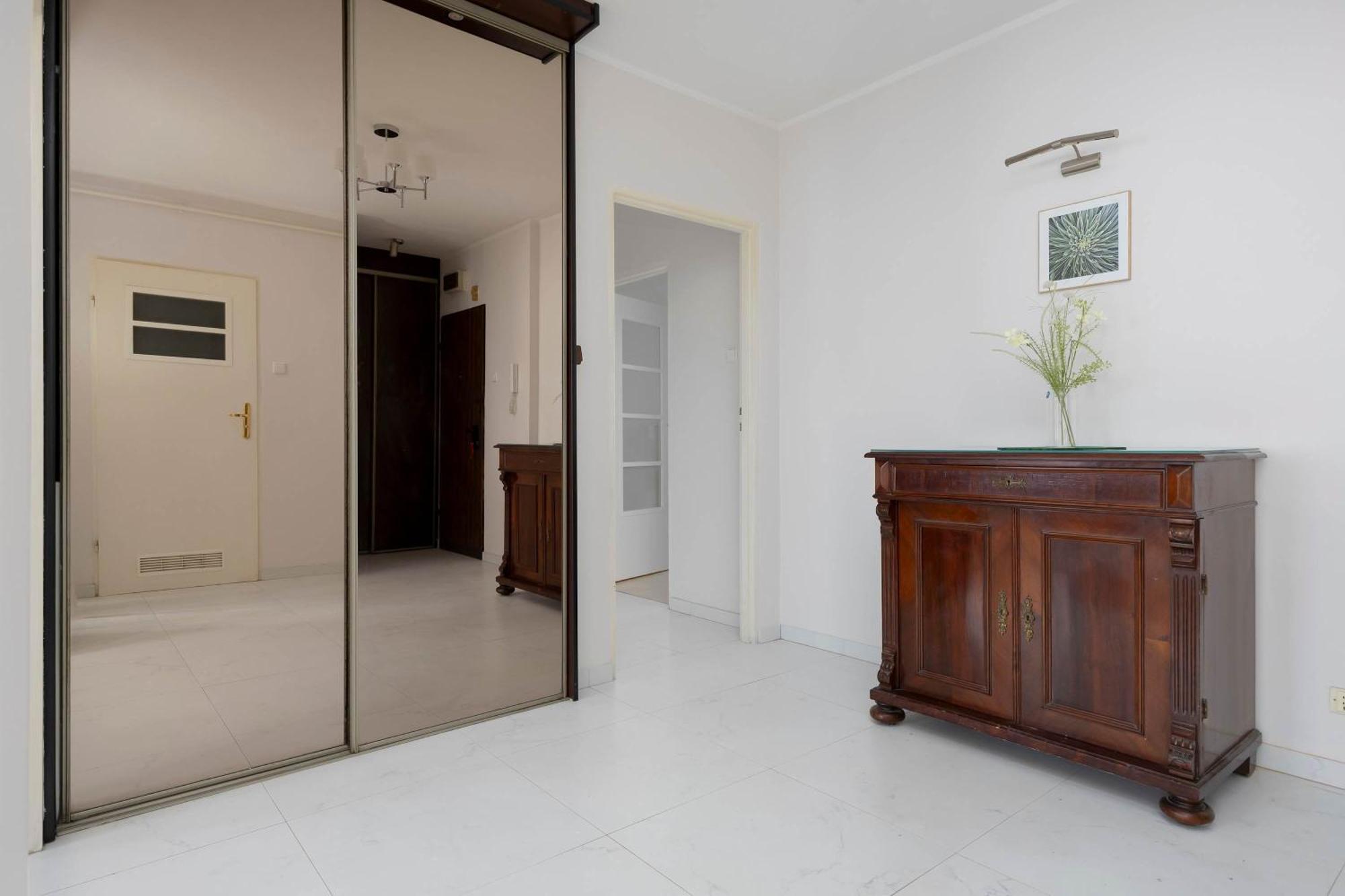 Spacious 4-bedroom By Renters Apartament