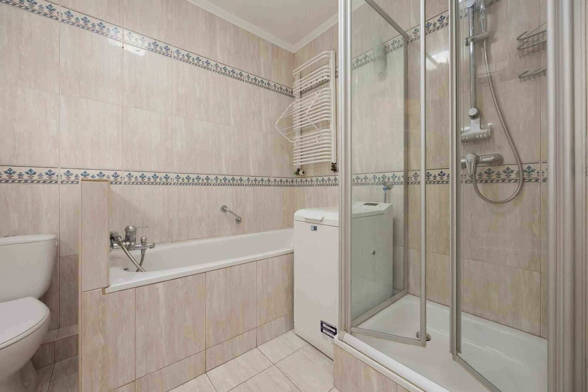 Apartament Spacious 4-bedroom By Renters