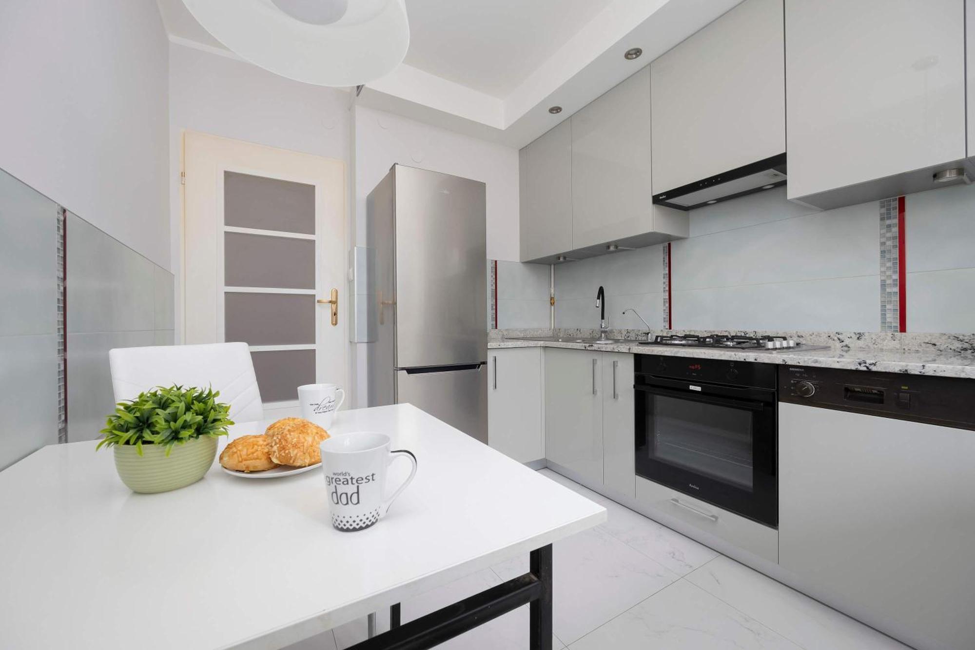 Spacious 4-bedroom By Renters Apartament *