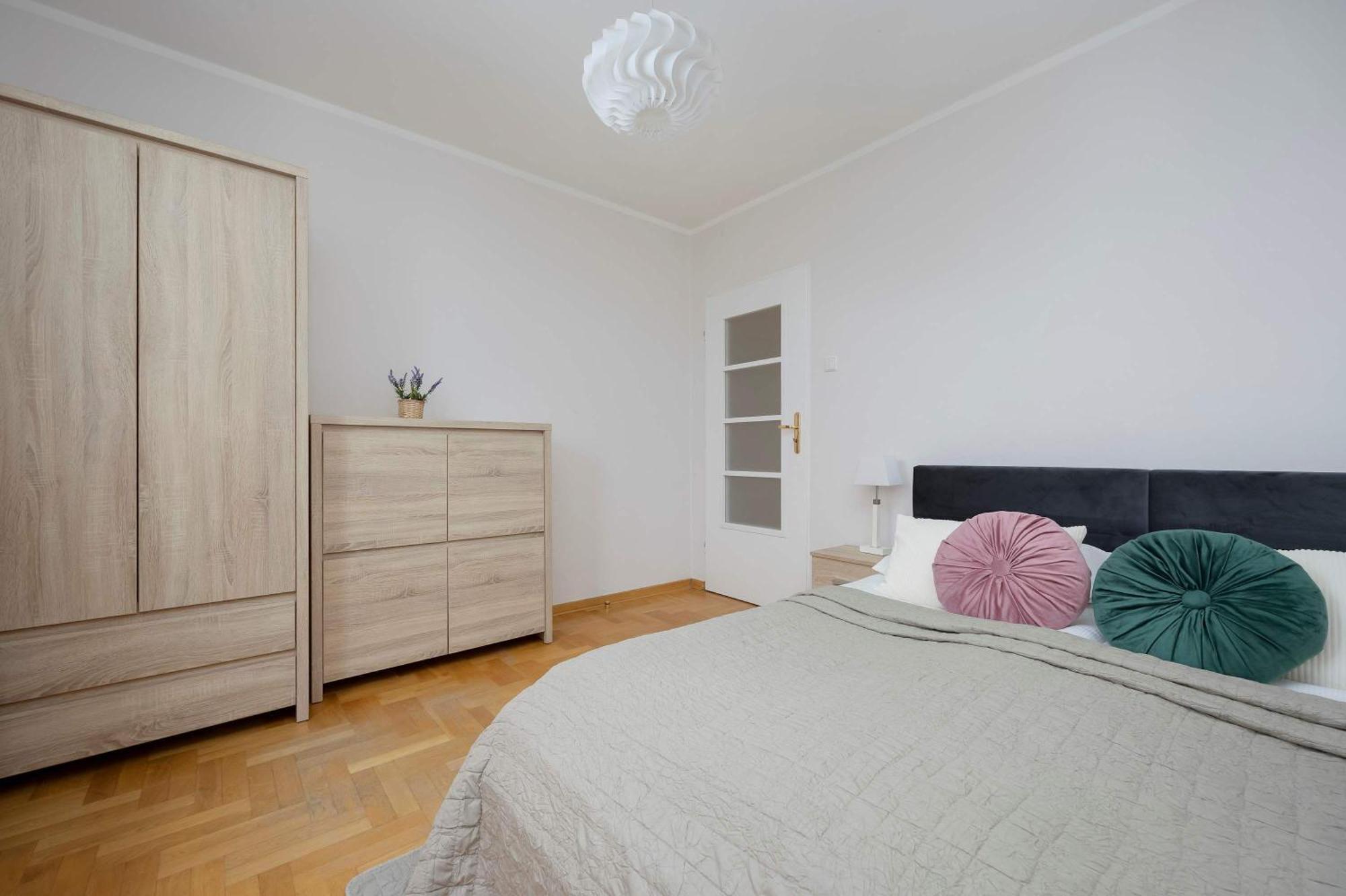 Spacious 4-bedroom By Renters Apartament Warszawa
