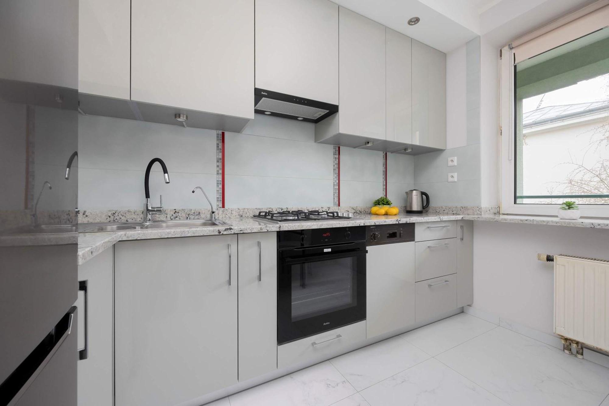 Spacious 4-bedroom By Renters * Warszawa