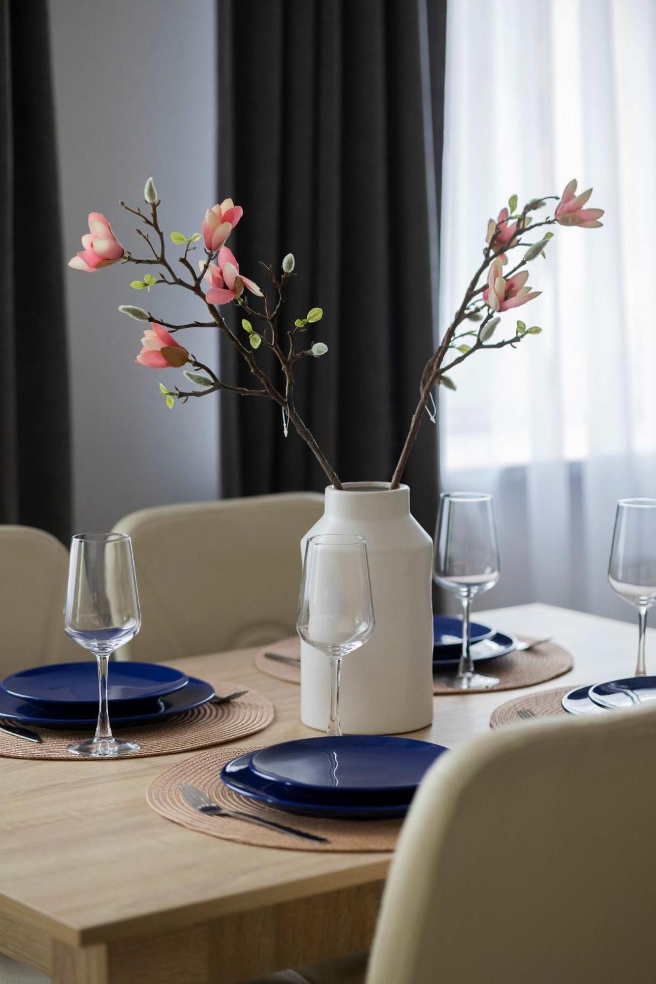 Spacious 4-bedroom By Renters Apartament Warszawa