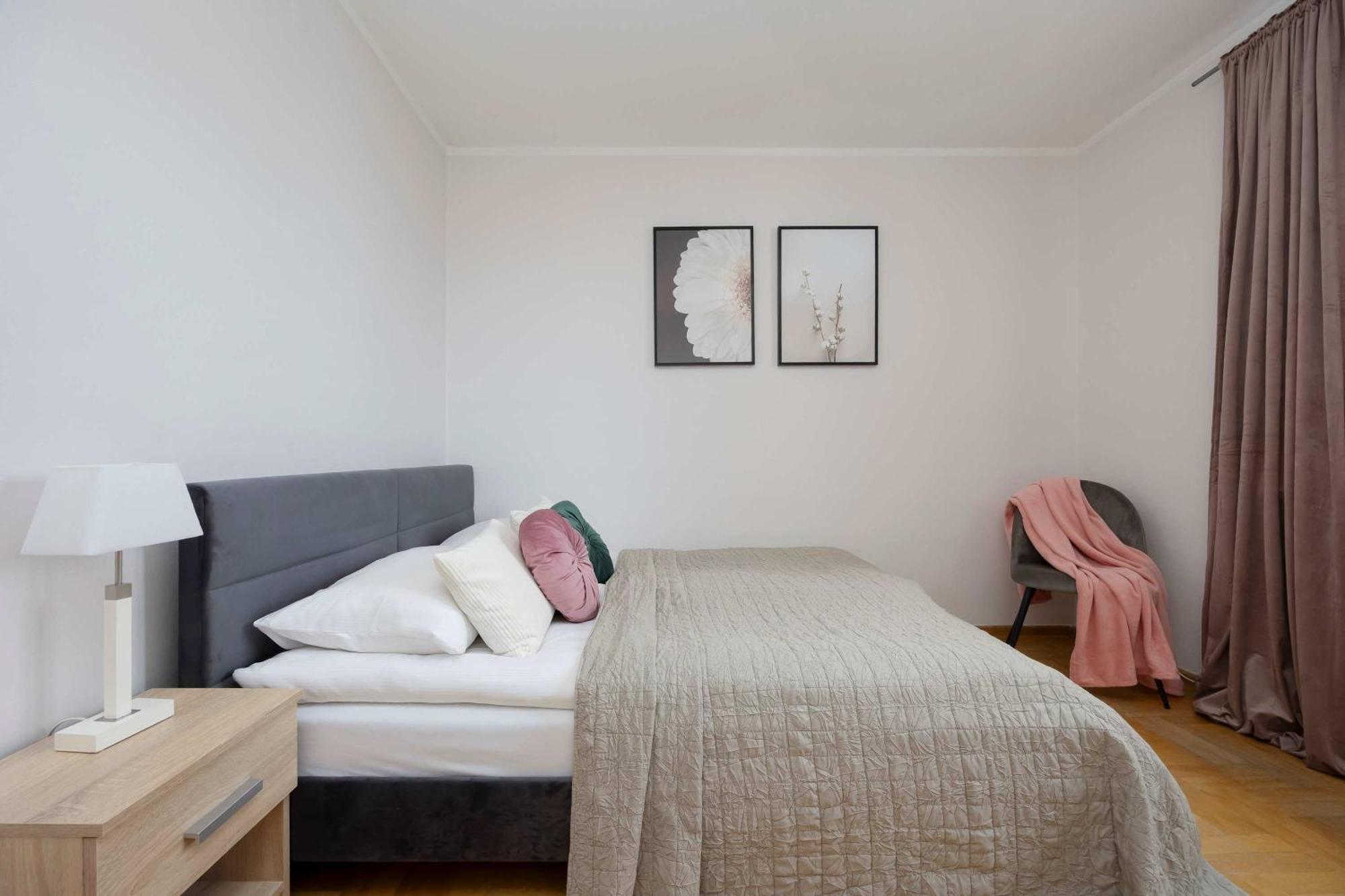 Apartament Spacious 4-bedroom By Renters Warszawa