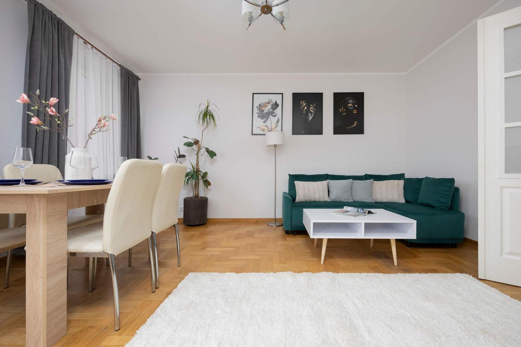 Spacious 4-bedroom By Renters Apartament